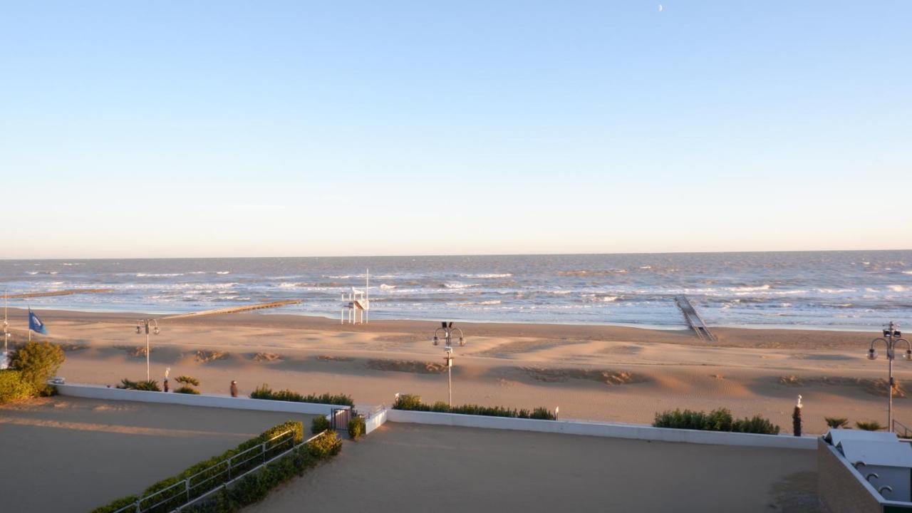 App4Rent Augustus Sea View - Family House - Wifi&Parking - 3 Rooms Лидо ди Йезоло Екстериор снимка